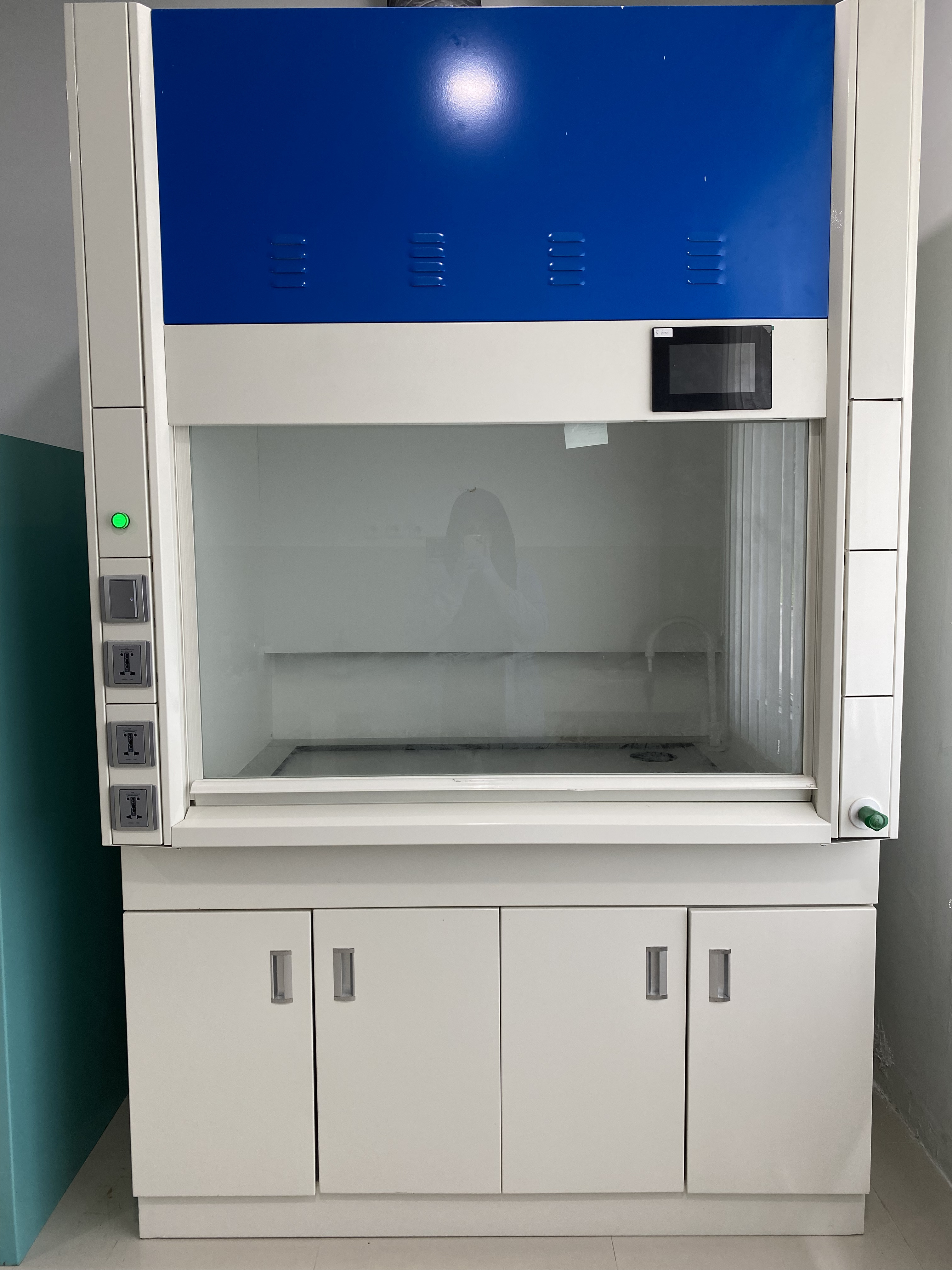 Lemari Asam/Fume Hood