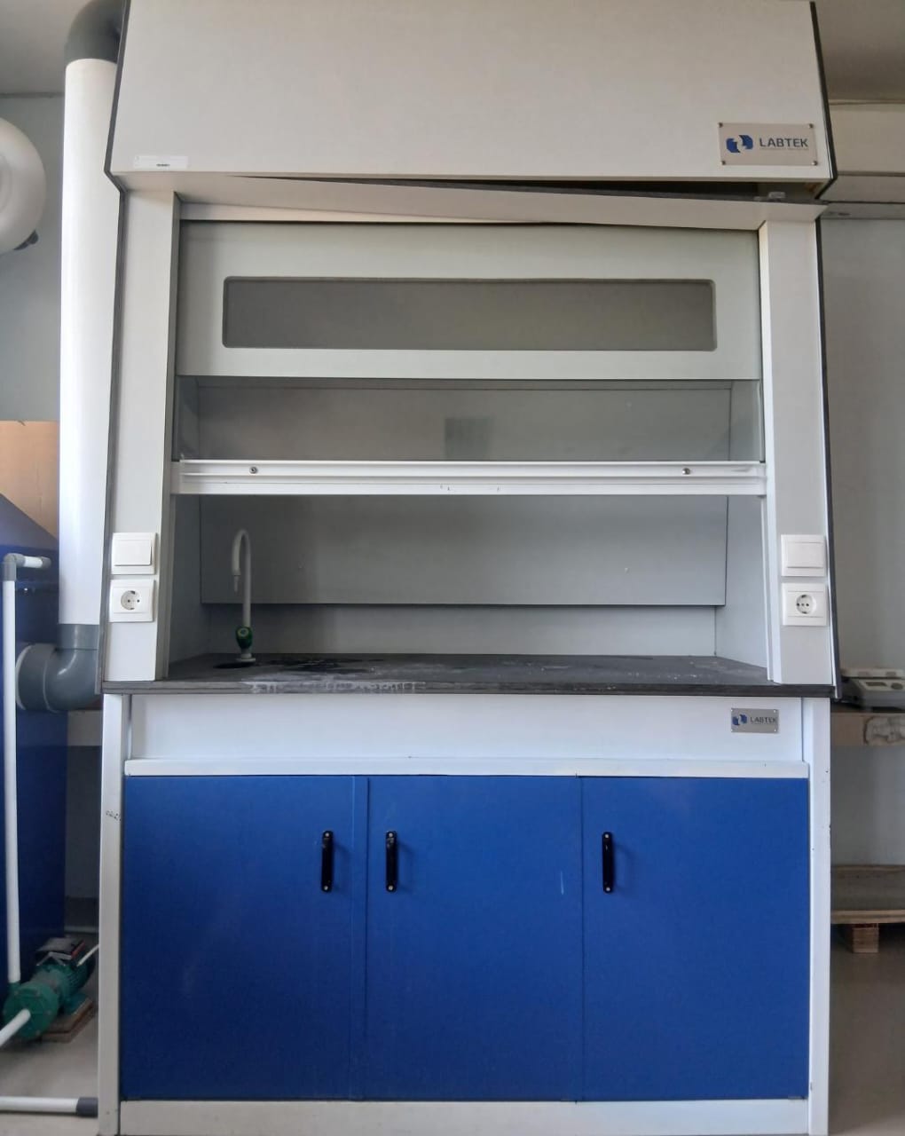 Lemari Asam (Fume Hood)