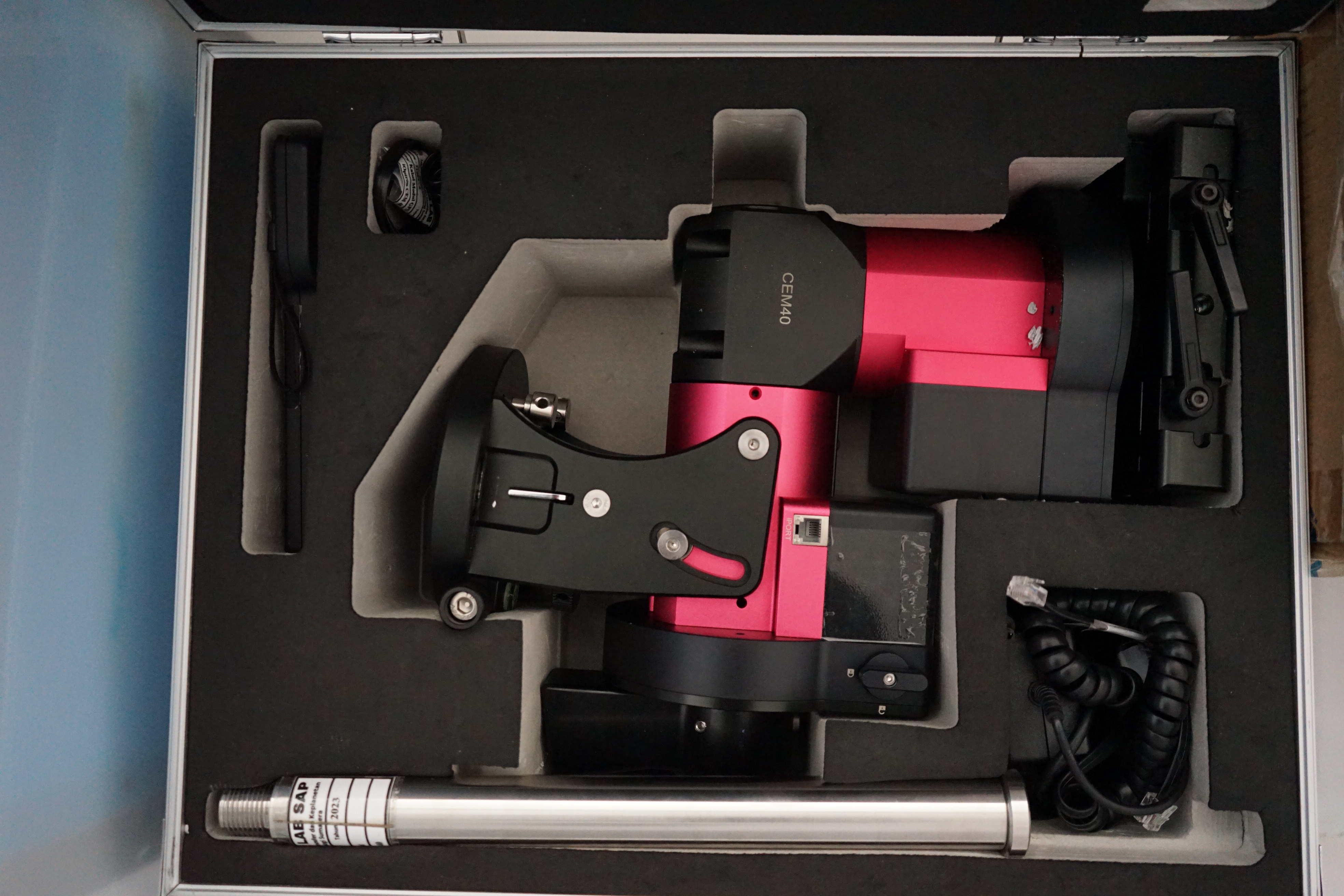 iOptron CEM40 with iPolar, 1.75-Inch LiteRoc Tripod, and Hard Case
