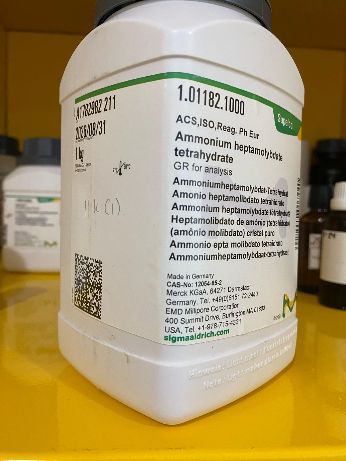 Amonium Heptamolybdate tetrahydrate